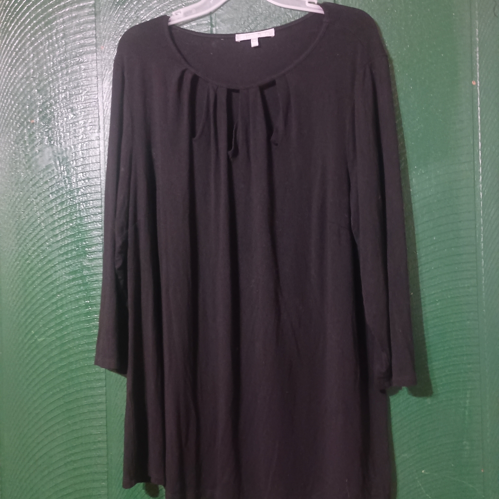 **Daniel Rainn Black Stretchy 3/4 Sleeve Top